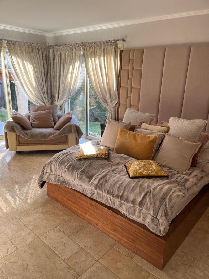 Luxueuse villa piscine et jacuzzi Saint-Paul-de-Vence Esterno foto